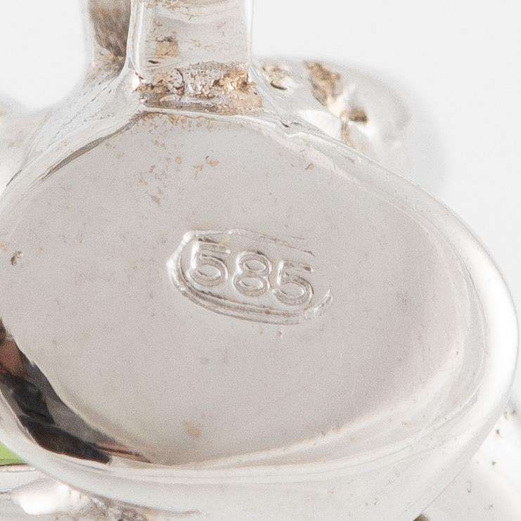 Necklace 14K white gold with green tourmaline.