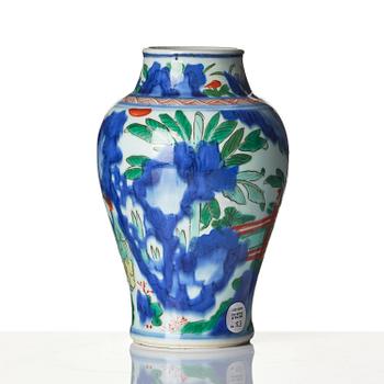 A wucai jar, Transition, 17th century.
