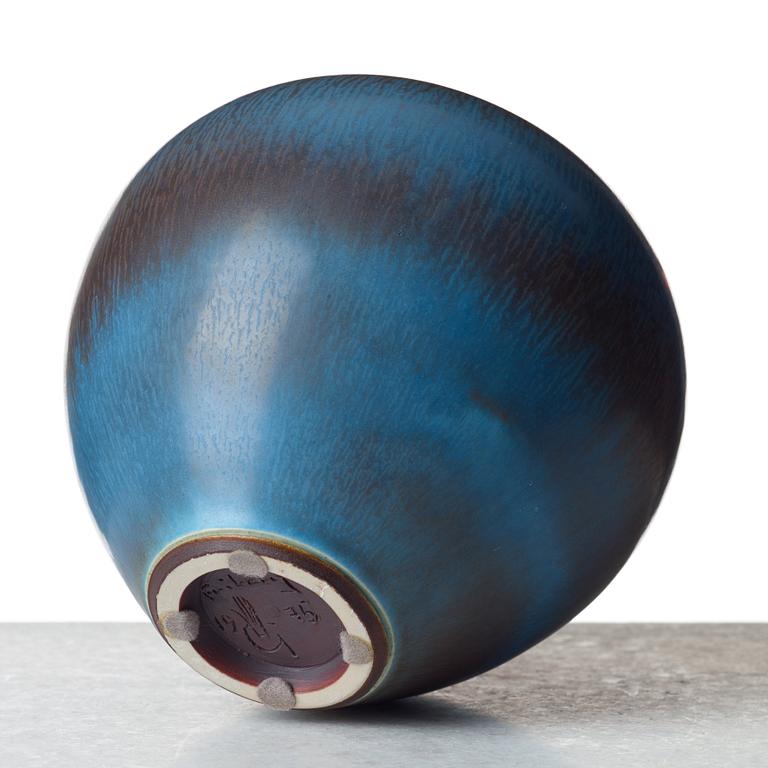 Berndt Friberg, a stoneware vase, Gustavsberg studio, Sweden 1975.