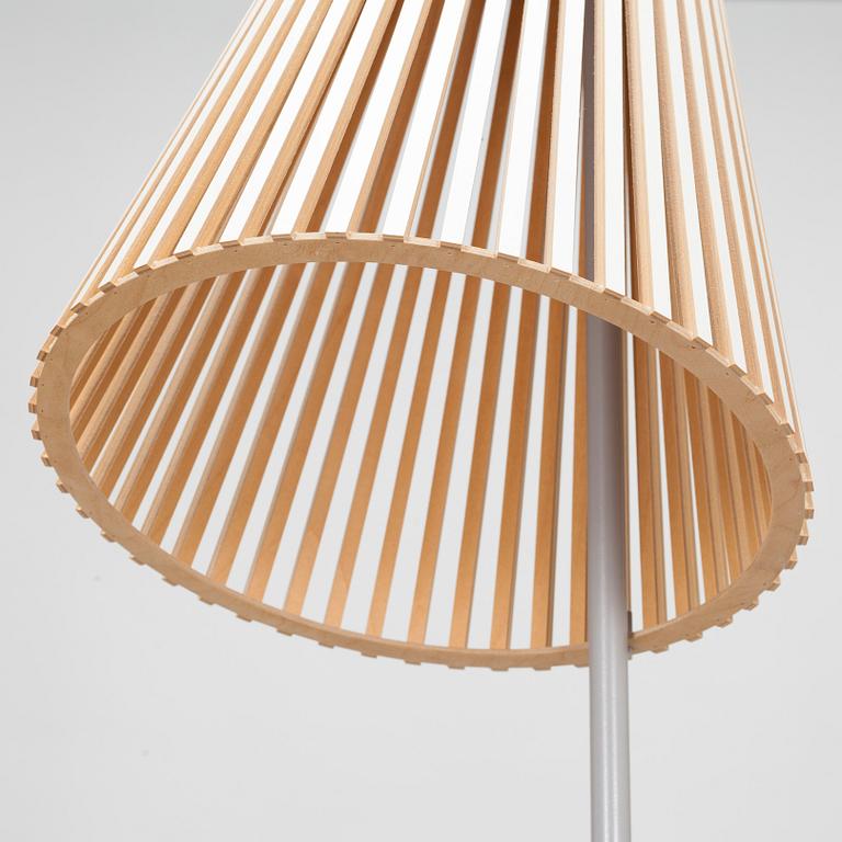 Seppo Koho, golvlampa, Secto 4210, Secto Design, Finland.