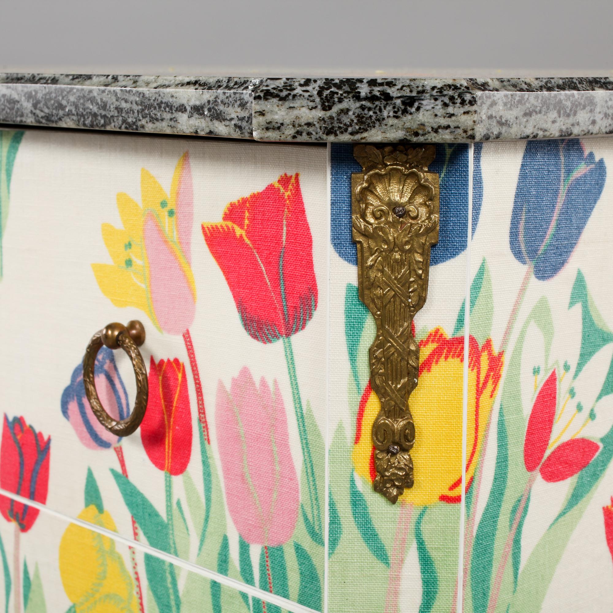 BYRÅ, gustaviansk stil, omkring 1900-talets mitt.