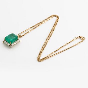 Pendant, with emerald-cut emerald and trapeze- and brilliant-cut diamonds, with chain.