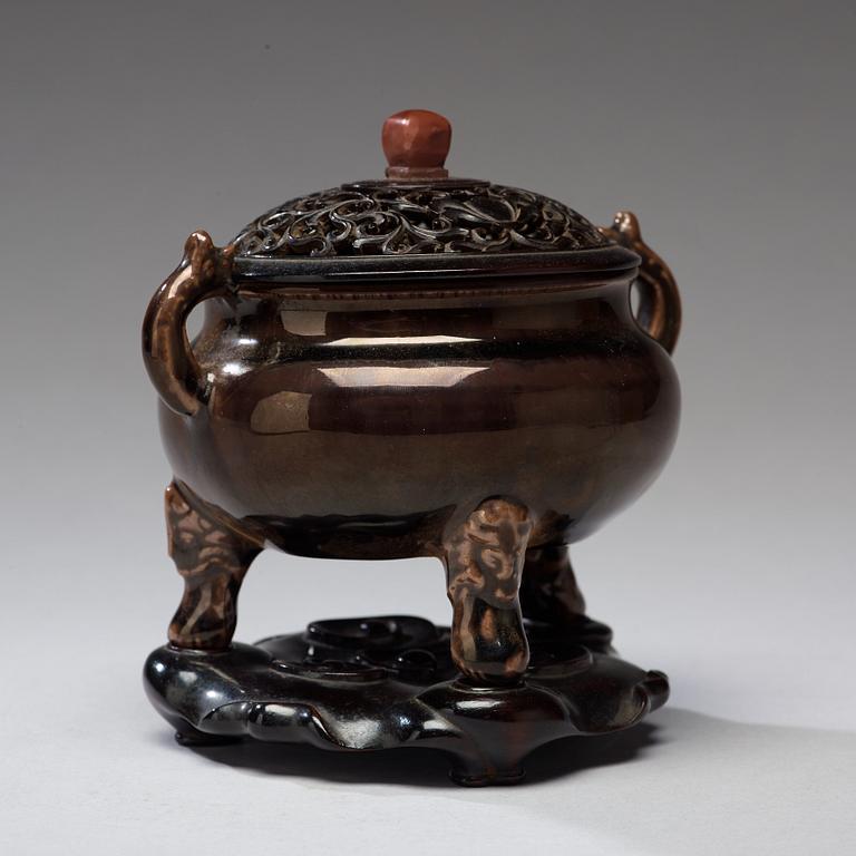 A brownish black-glazed censer, Qing dynasty (1644-1912).