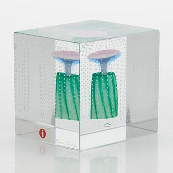 Oiva Toikka, An annual cube, signed Oiva Toikka Nuutajärvi 1995 and numbered 370/2000.