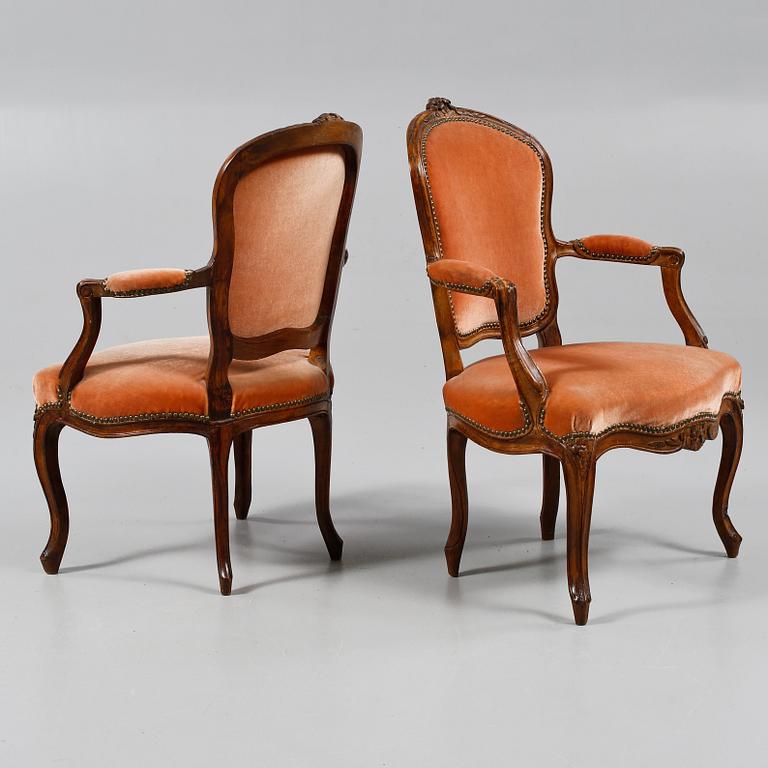 KARMSTOLAR, ett par, Louis XV-stil, 1800-talets andra hälft.