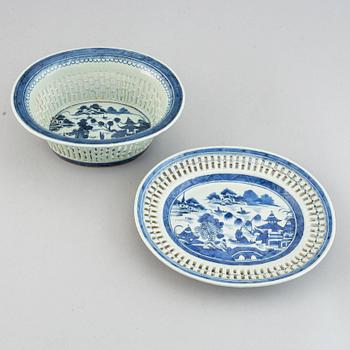 A blue and white chesnut basket, Qing dynasty, late 19th Century.