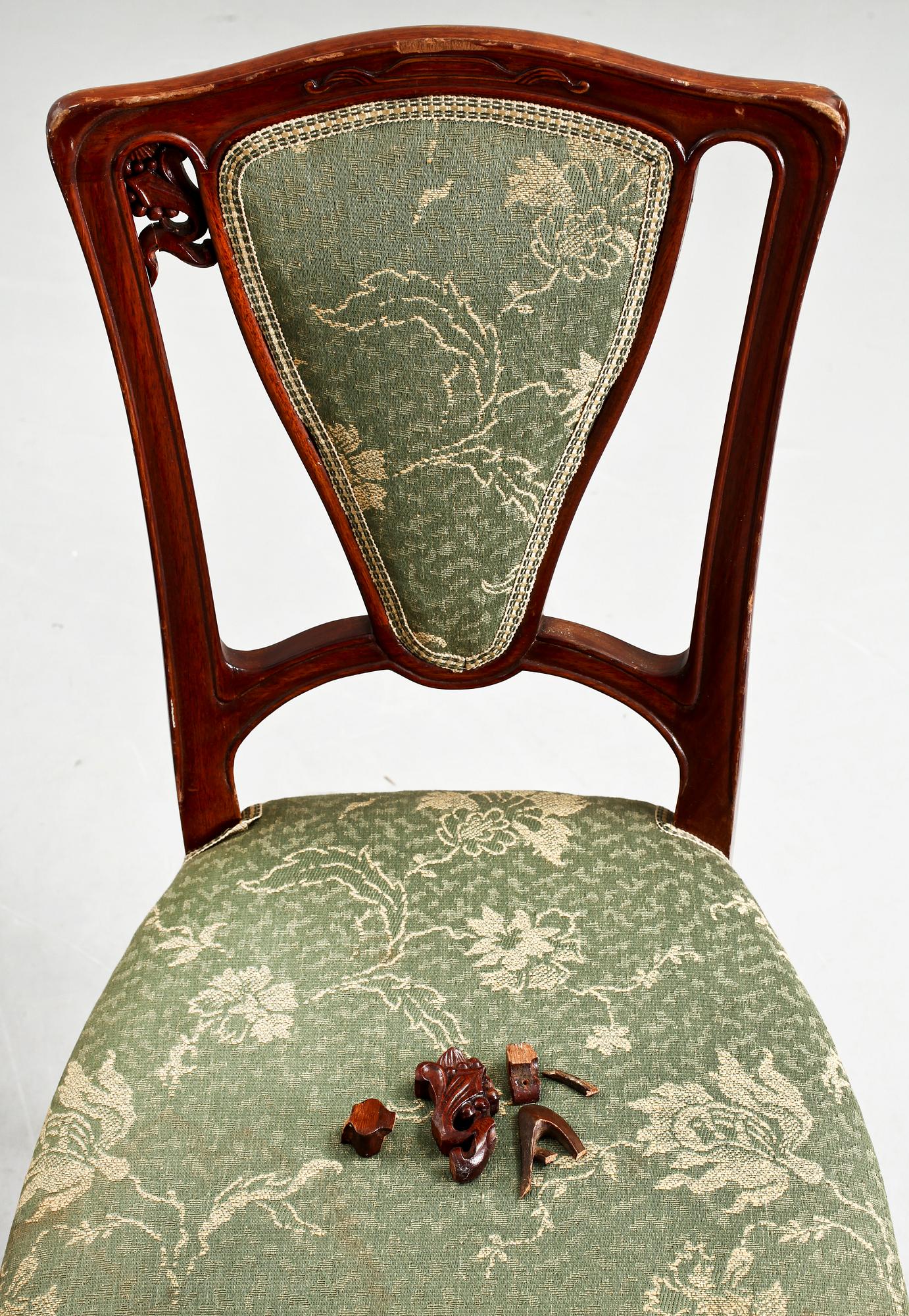 SALONGSGRUPP, 9 delar, jugend, omkring sekelskiftet 1800/1900.