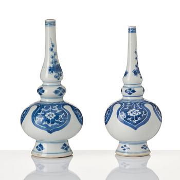 Two blue and white rose water sprinklers/vases, Qing dynasty, Kangxi (1662-1722).