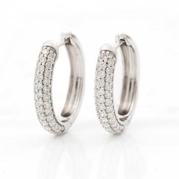 Hoop earrings 18K white gold with brilliant-cut diamonds.