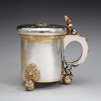 A Baltic late 17th century/early 18th century parcel-gilt tankard, marks of Israel Caroli, Riga (1691-1709).