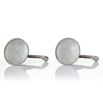 Ljusstakar, ett par, tenn, Knut Eriksson & Co, Eskilstuna, 1932.