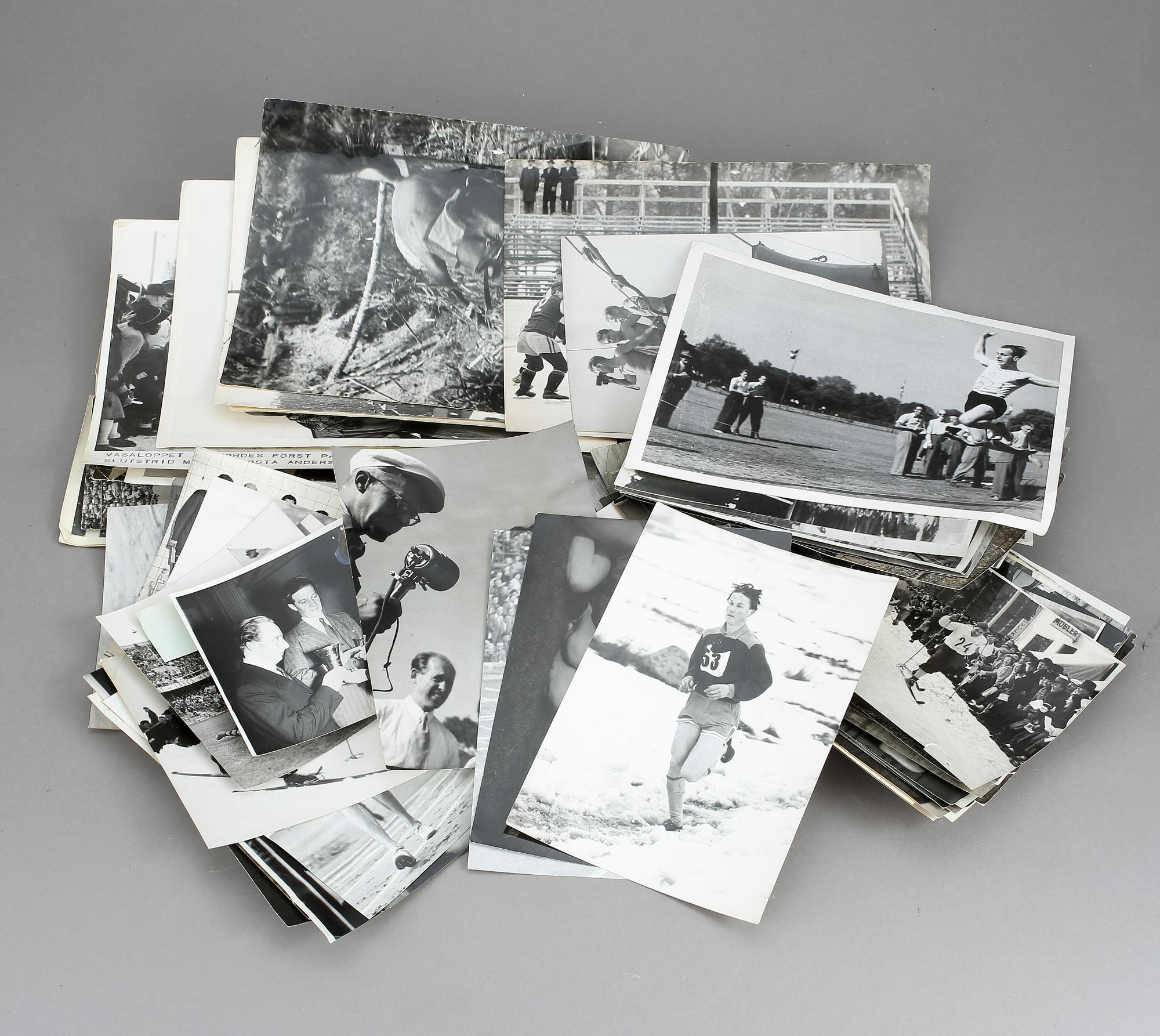 FOTOGRAFIER, 112 st, 1940-tal. Från press, 1900--talets mitt.