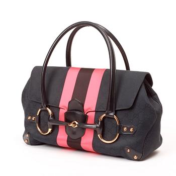 630. A 2004s handbag by Gucci.