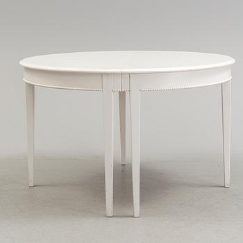 A late 20th century Gustavian style diningtable.