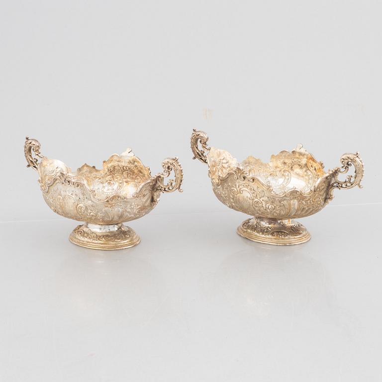 Walter & John Barnard, and Goldmisths & Silversmiths Co, a pair of silver bowls, London, England, 1894.