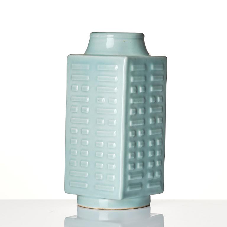 A celadon glazed cong vase with 'Eight Trigrams' decoration, Qing dynasty, Guangxu mark and period (1875-1908).