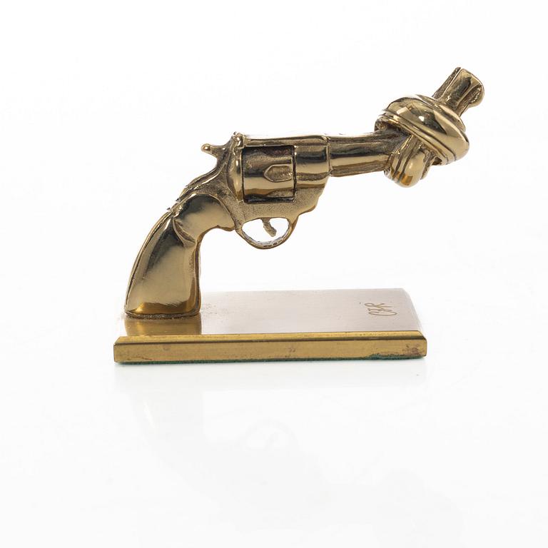 Carl Fredrik Reuterswärd, efter, "Non-Violence", Skultuna.