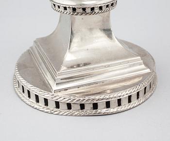 GOTTLOB FRIEDRICH BAUMANN, ett par ljusstakar, försilvrat tenn, Hudiksvall, 1794 och 1799.