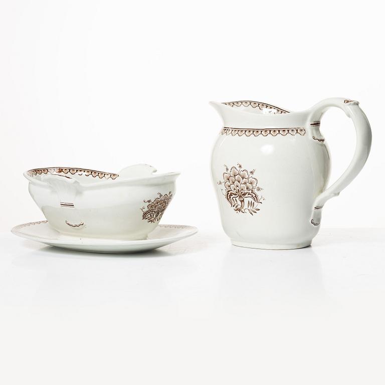 Wilhelm Kåge, 28 pieces of a ceamware 'Bruno' dinner service, Gustavsberg, Sweden, 1929-30.
