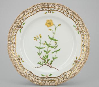 TALLRIK, porslin, "Flora Danica", Royal Copenhagen 20/3553.