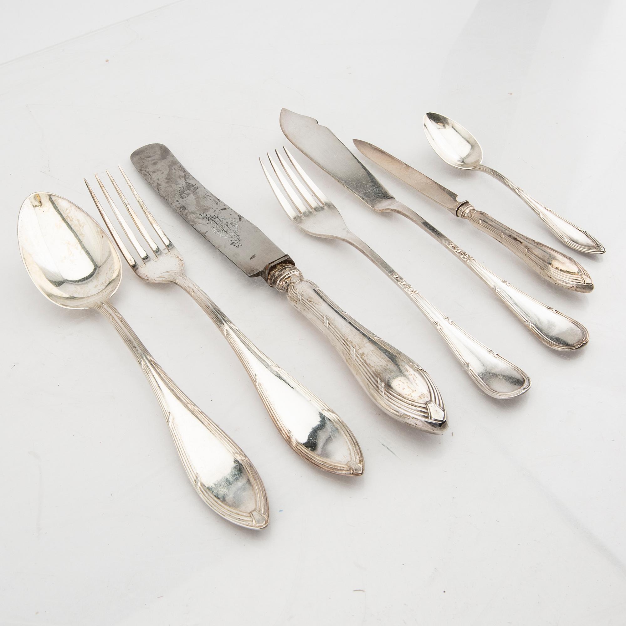 Cutlery 41 dlr silver Sundsvall 1910s and fish cutlery 24 dlr NS, weight 2600 grams.