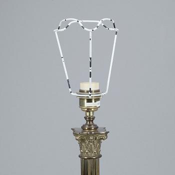 BORDSLAMPA, kolonn, mässing, omkring år 2000.