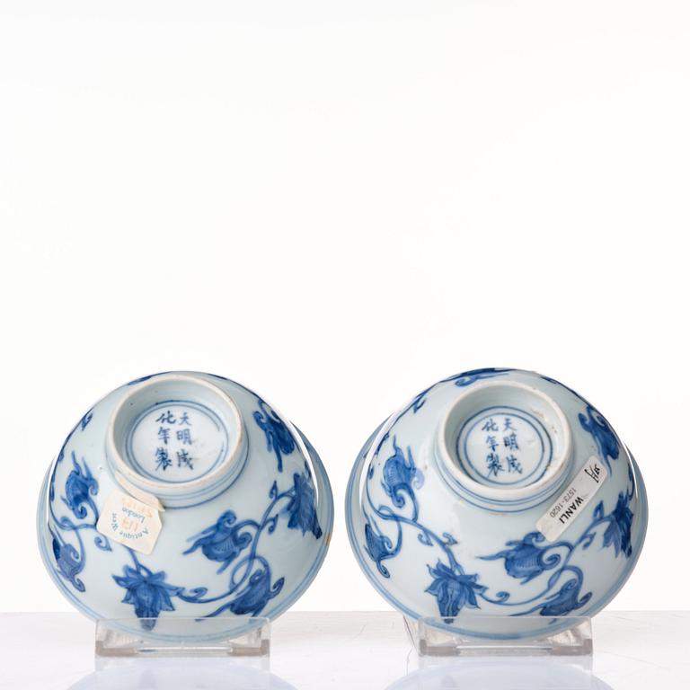 A pair of blue and whtie bowls, Ming dynasty, Wanli 17th Century with Chenghua mark.