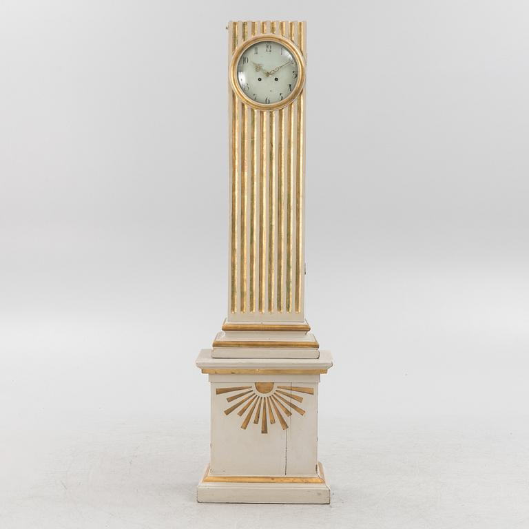 A late Gustavian longcase clock, circa 1800.