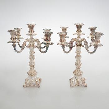 Kynttelikköpari, barokkityyliset, hopea, Kultakeskus, Hämeenlinna 2007-2008.