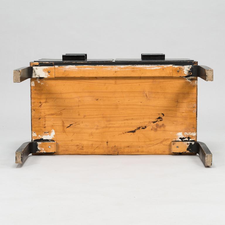 Alvar Aalto, A mid-20th century chest of drawers for O.Y. Huonekalu- ja Rakennustyötehdas AB.