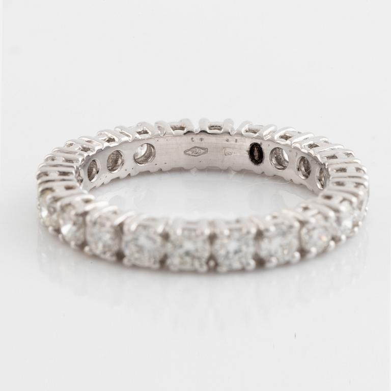 Brilliant cut diamond eternity ring, with HRD report.