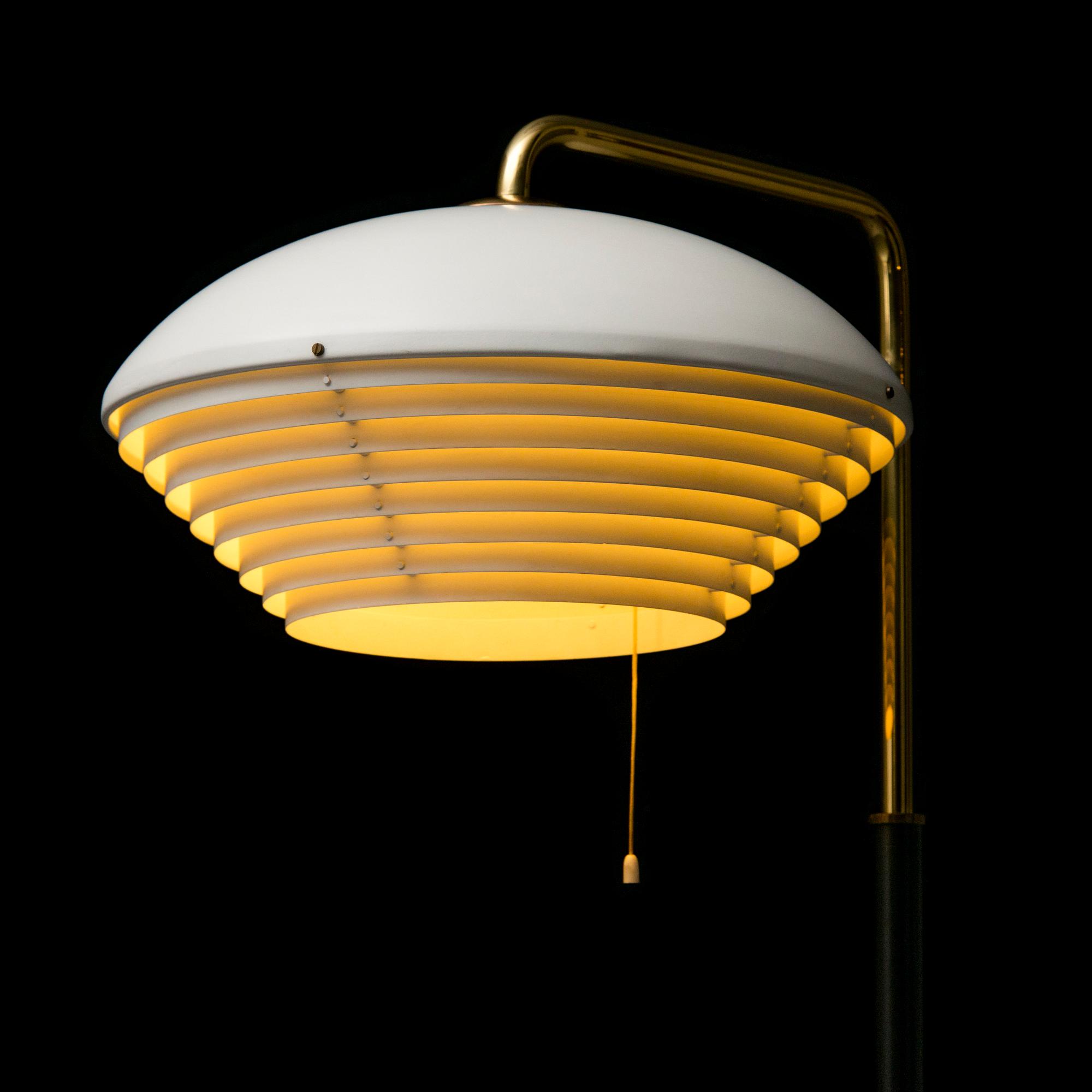 Alvar Aalto, A 'A811' floor light for Valaistustyö.