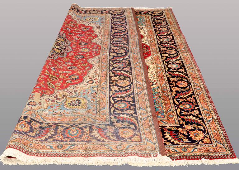 A CARPET, Tabriz, ca 374 x 295 cm.