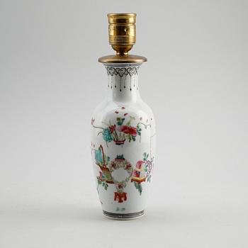 BORDSLAMPA, porslin, Kina, 1900/2000-tal.