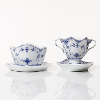 Royal Copenhagen, mat-, kaffe- och teservis, 88 delar, "Musselmalet", Danmark, 1800-1900-tal.