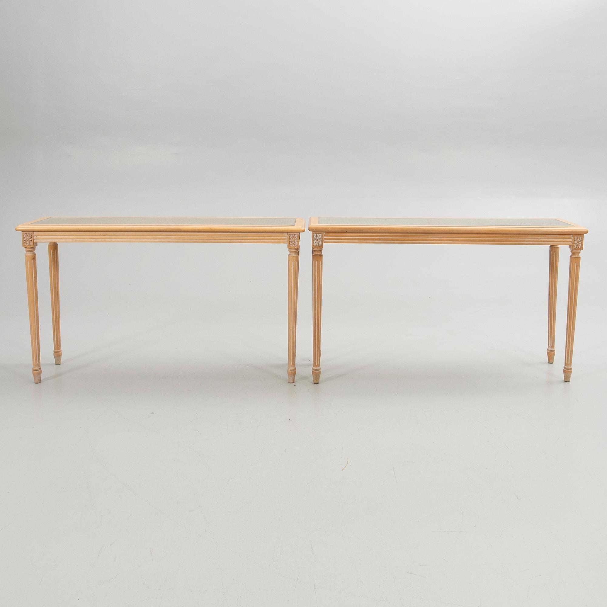 Sideboard, ett par, gustaviansk stil, 1900-talets andra hälft.