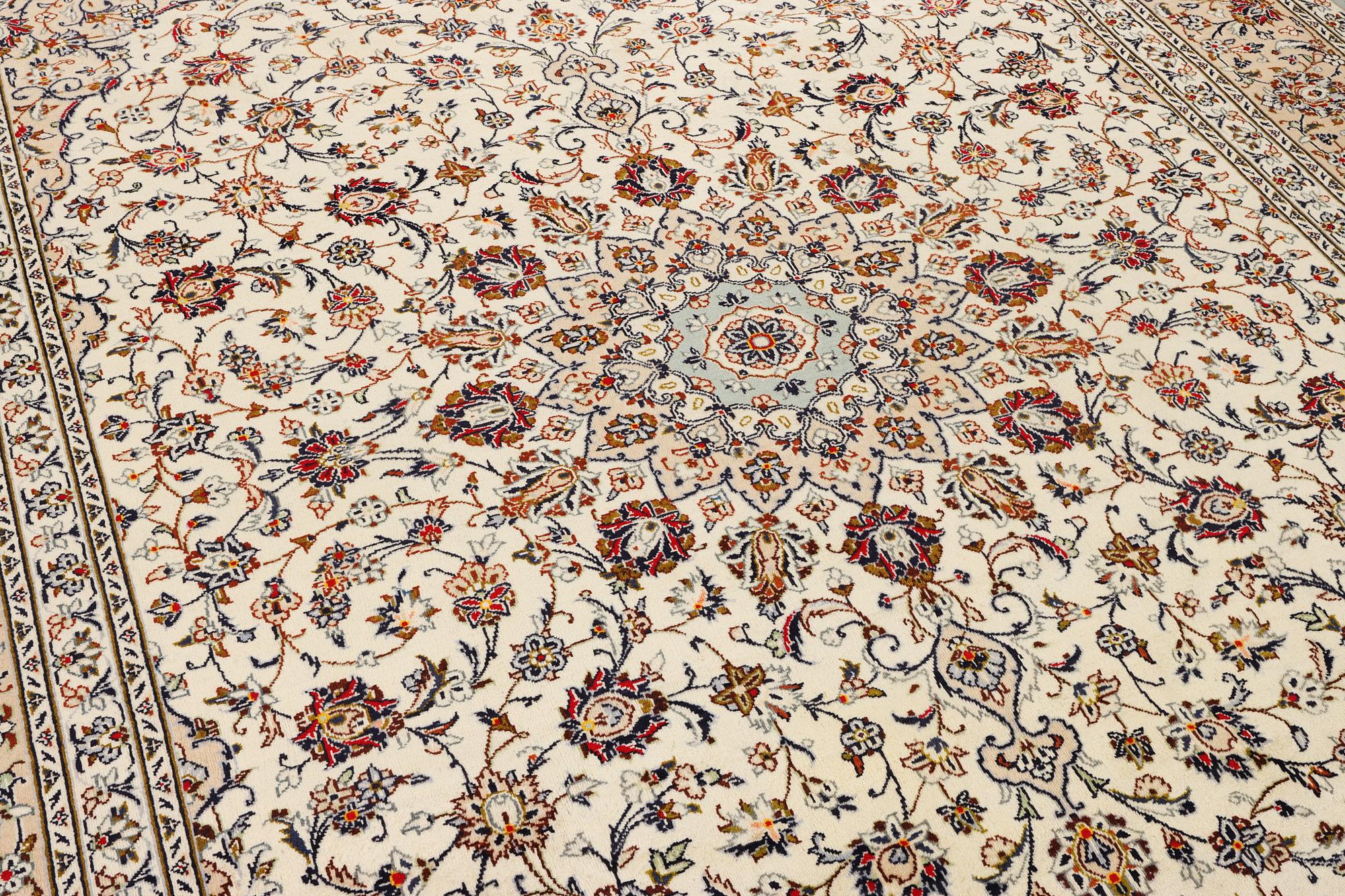 A Keshan carpet, c. 342 x 247 cm.