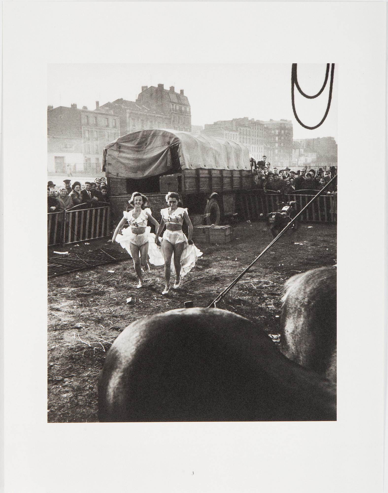 WILLY RONIS, Limited Edition Portfolio with 12 Collotype Plates, signed and numbered 238/290 on the colophon.