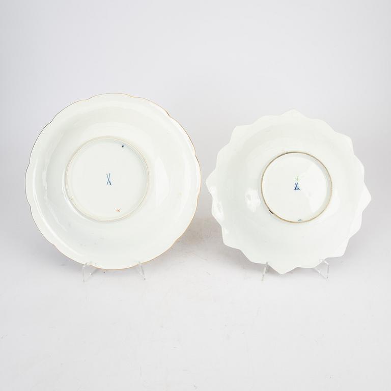 A set of two partly gilded
 Meissen porcelain platesd late 19th/early 20th century.