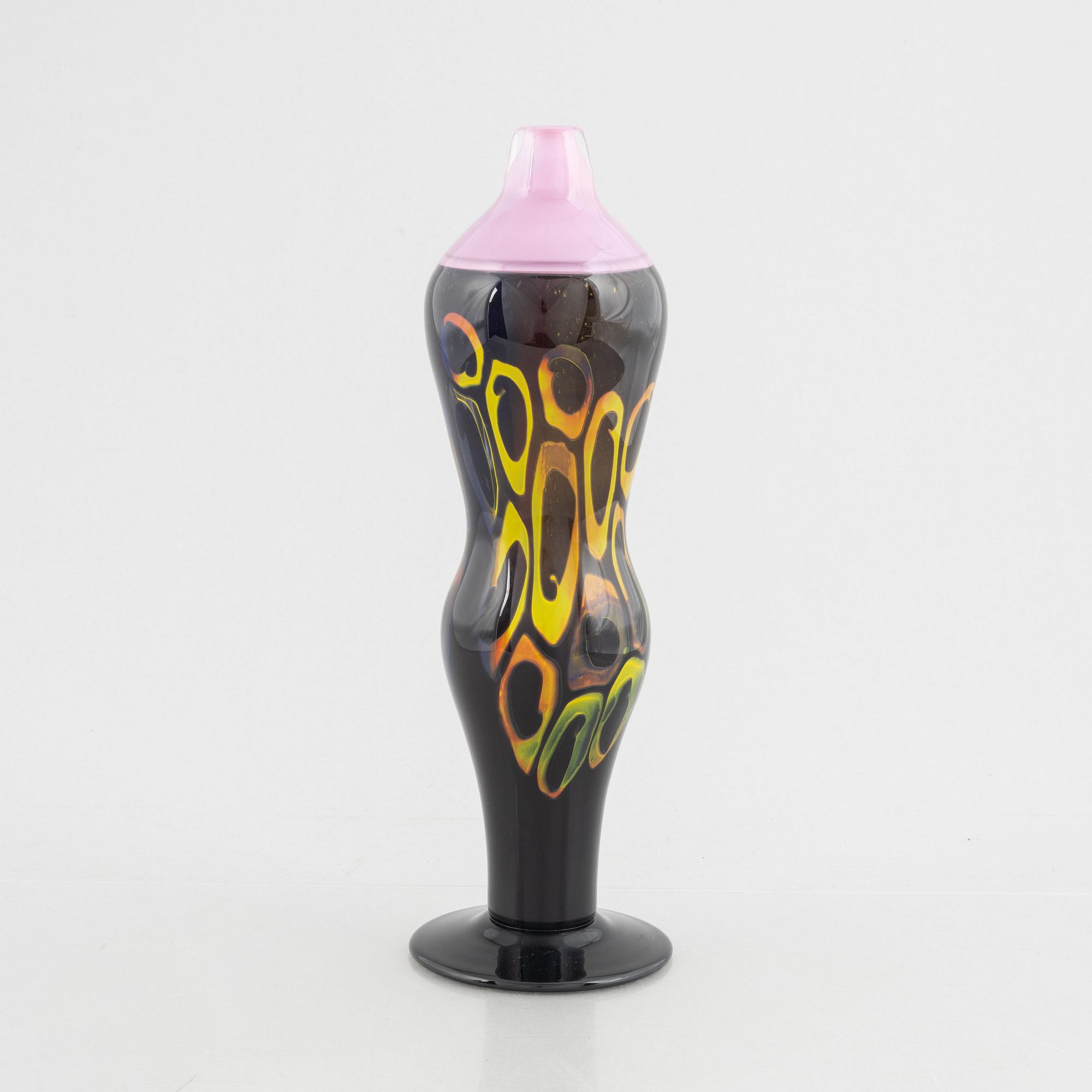 Klas-Göran Tinbäck, a unique glass vase, unique, executed in his own studio, Sturehov 1992.