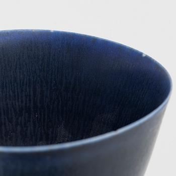 Berndt Friberg, a set of two stoneware bowls, Gustavsberg, Sweden.