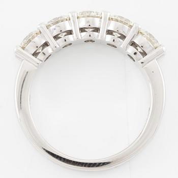 Ring halvallians 18K vitguld med fem briljantslipade diamanter.