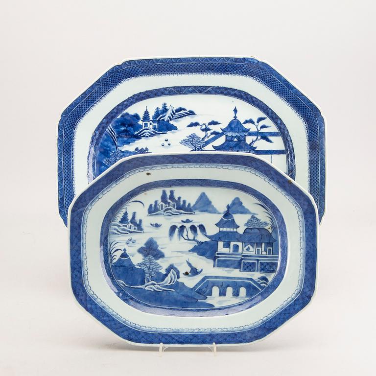 Uppläggningsfat 2 st Kina omkring 1800 porslin.