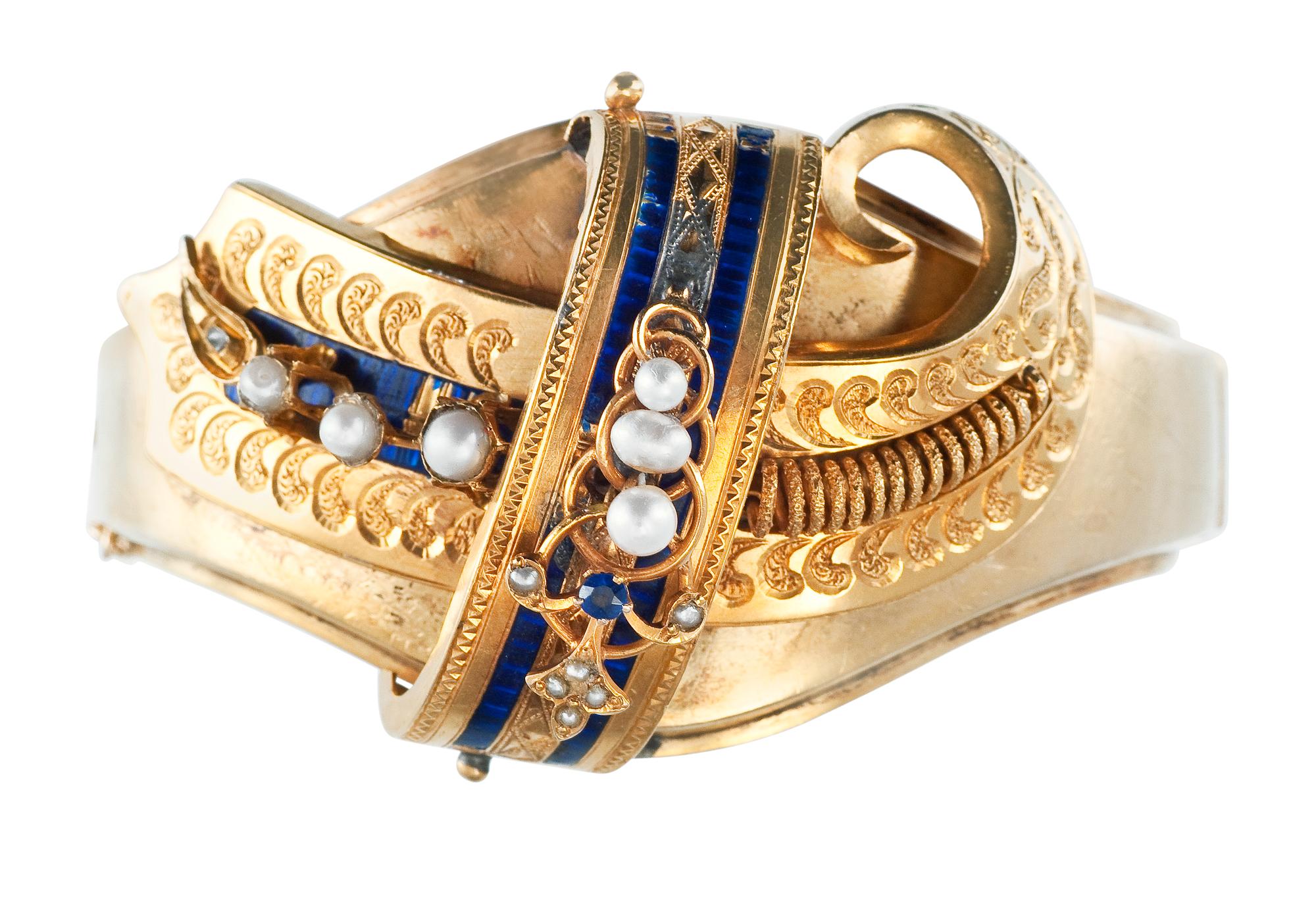 BRACELET.
