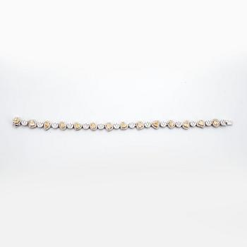A bracelet with 14 Fancy Yellow and 333 brilliant cut diamonds total carat weight ca 8.82 cts. Quality ca G-H/VS-SI.