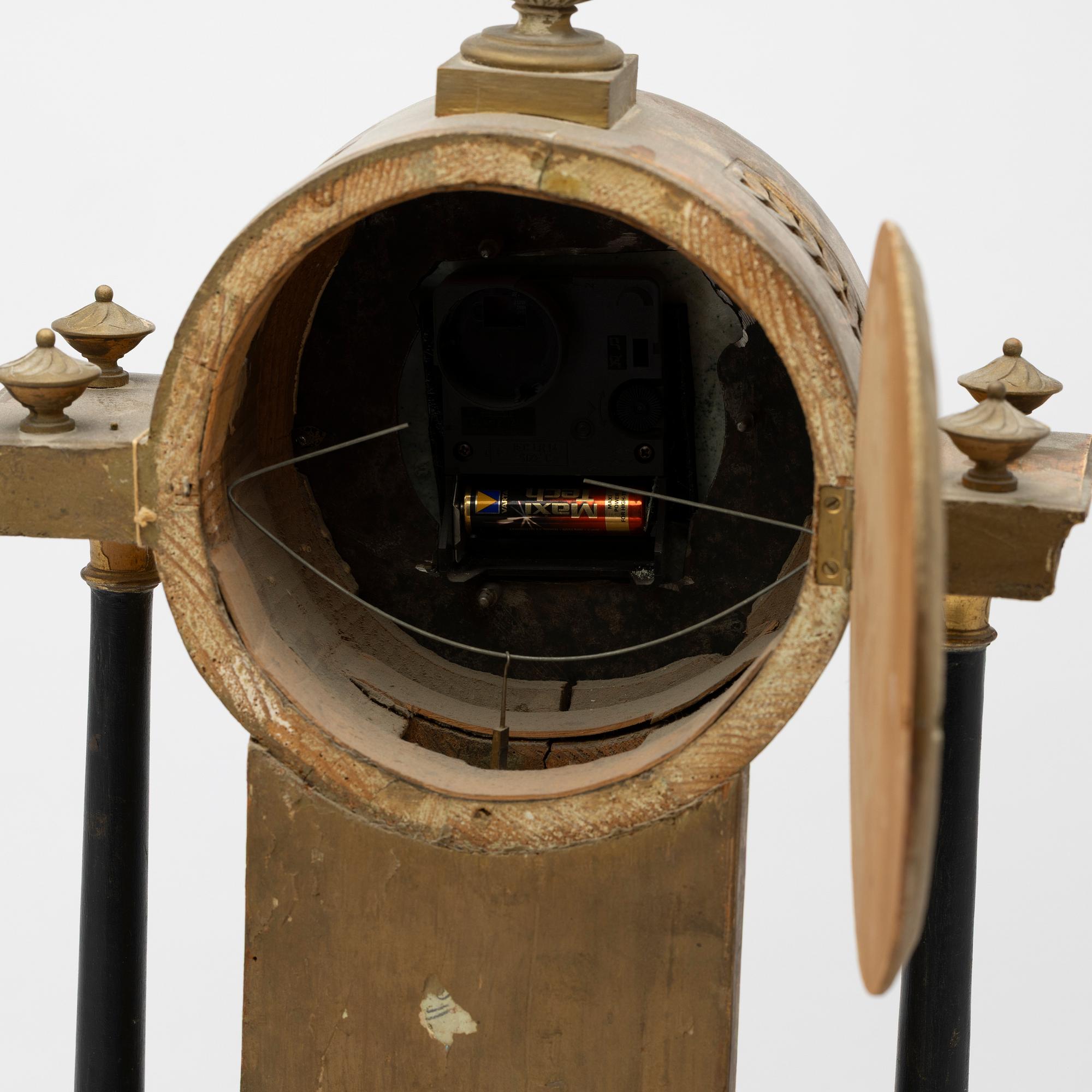 Table pendulum clock, 19th century.