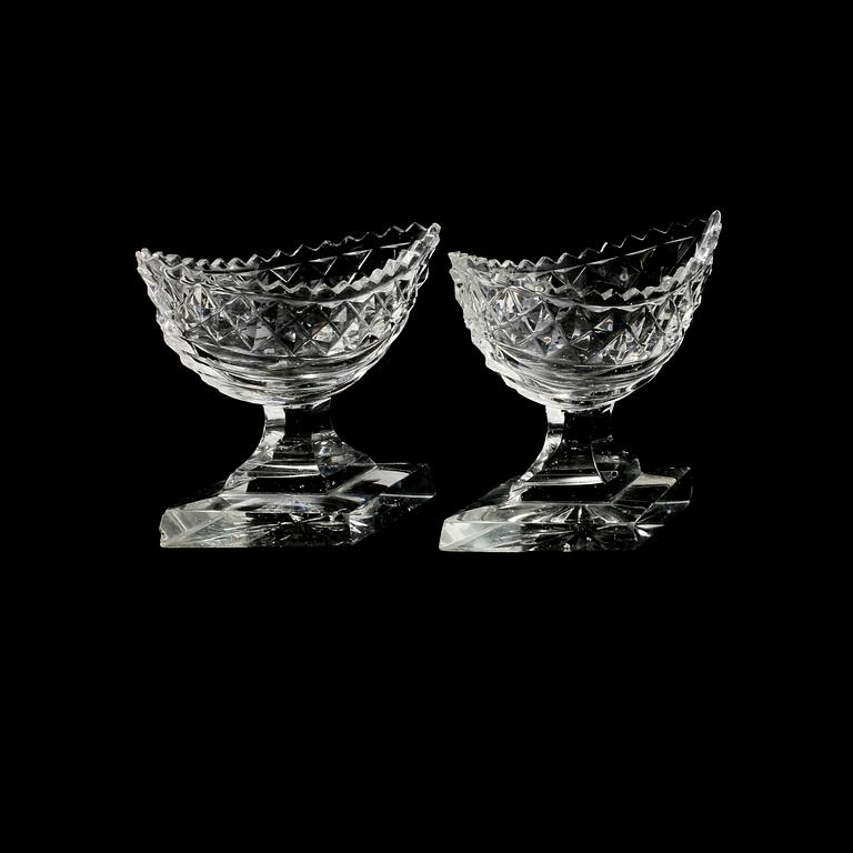 SALTKAR, ett par, glas, empire, 1800-talets första hälft.