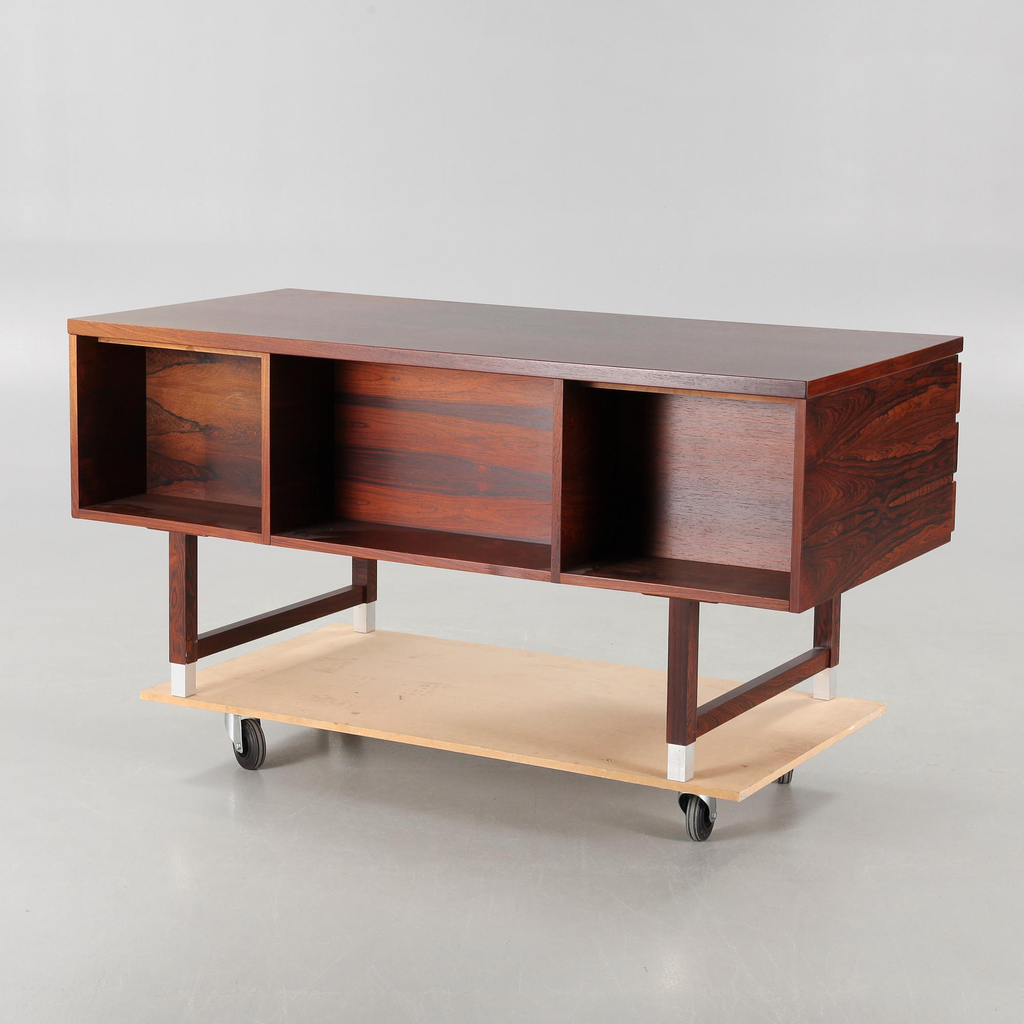 A 1960/70s "EP 401" writing desk, designed by Kai Kristiansen for Feldballes Møbelfabrik.