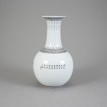 VAS, porslin, Kina 1900-tal.