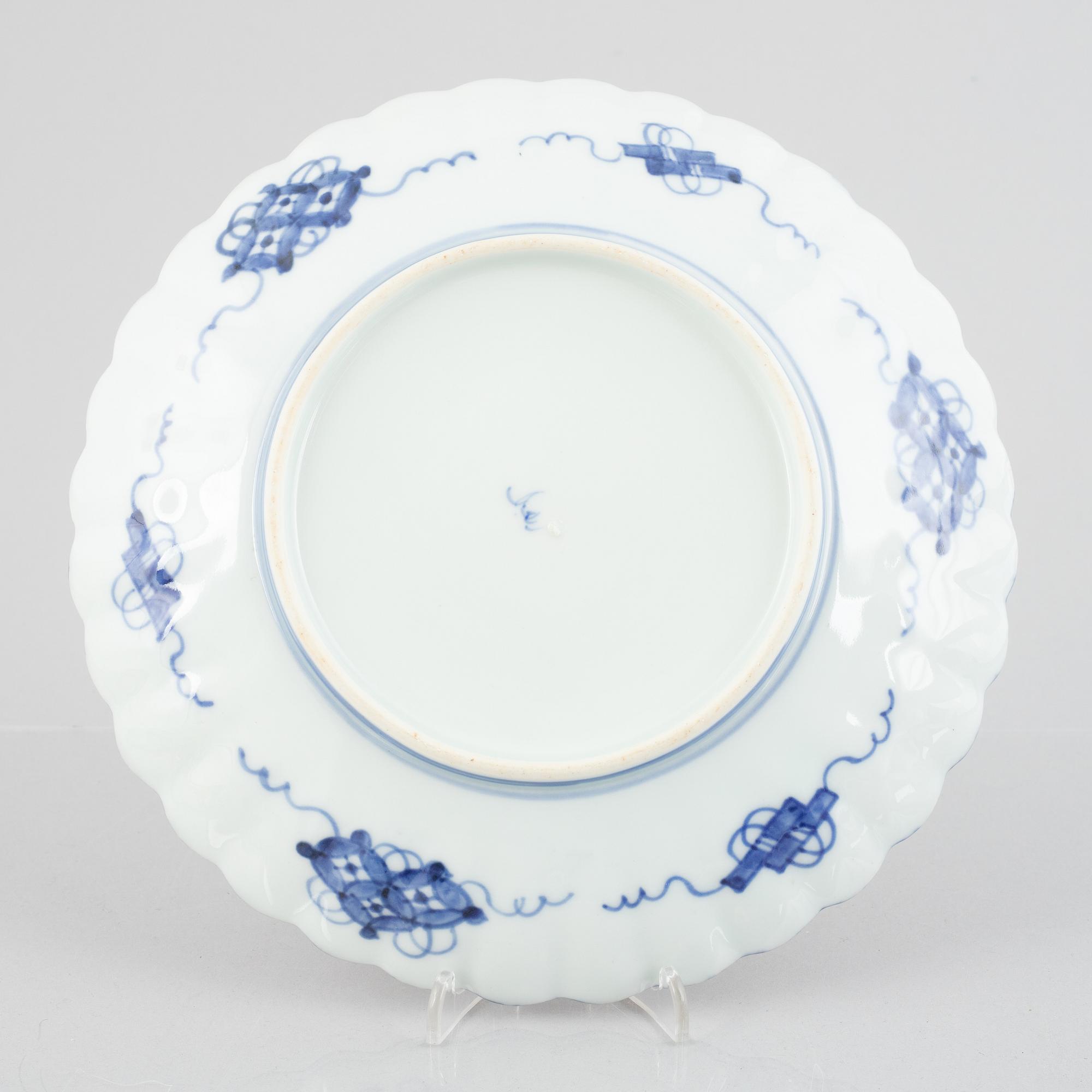 A dish and a pair of pots, porcelain, Japan, early 20th century.